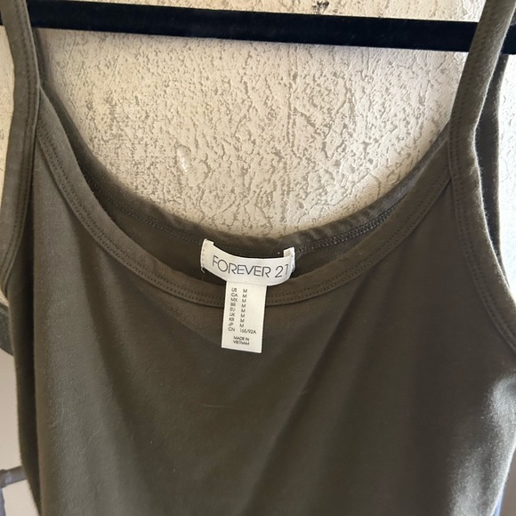 Forest green tank top 🥞 - Picture 2 of 3
